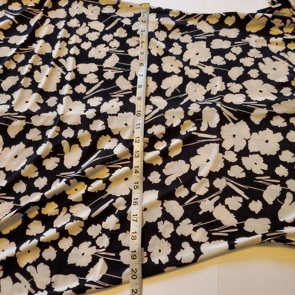 Tommy Hilfiger Black/White Floral Bell Sleeve Dress Sz 12 - Picture 8 of 12
